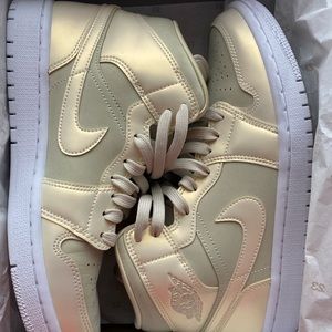 Jordan 1 womens Mid “Lemon Yellow” size 9